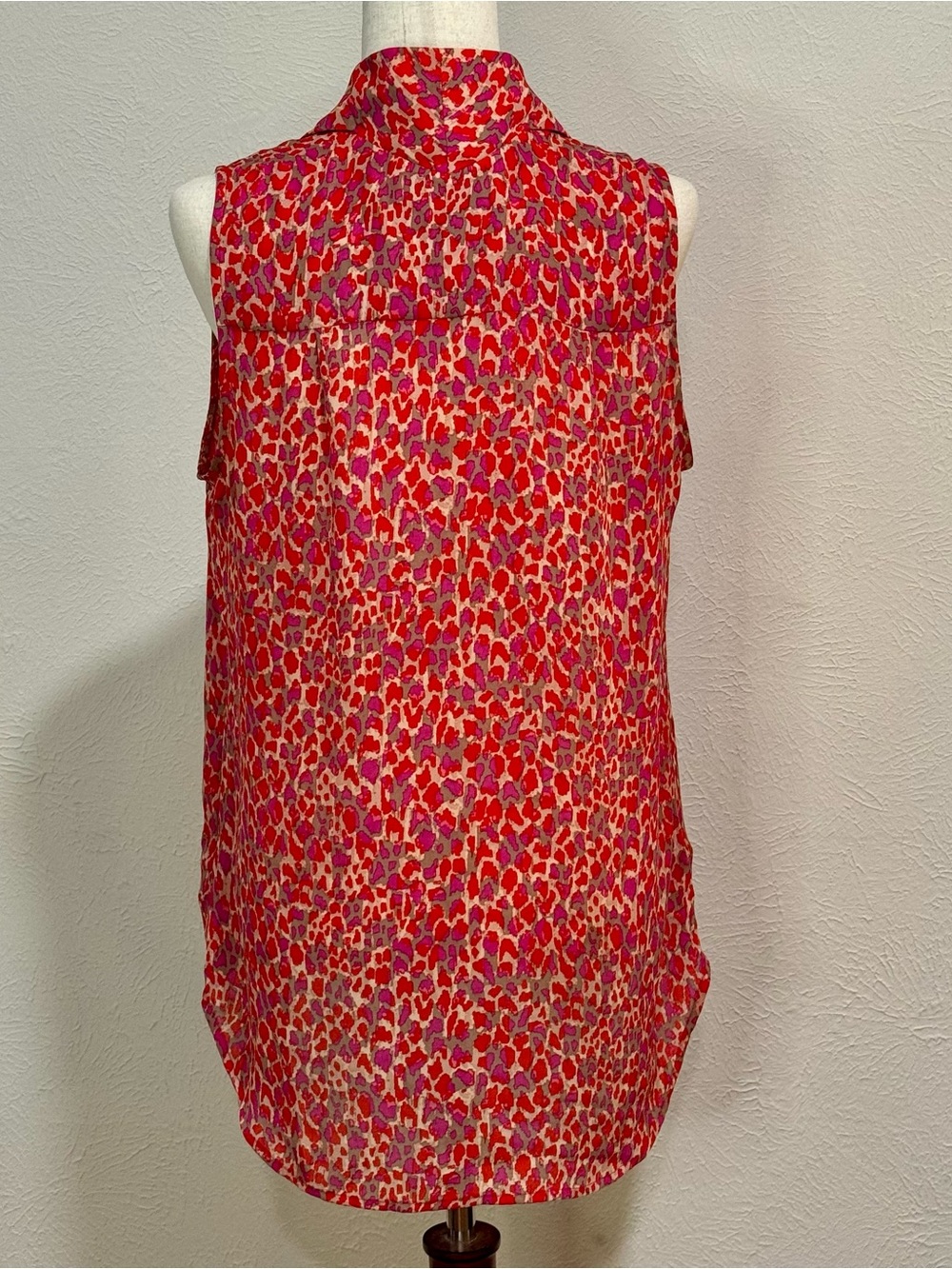 CAbi Sleeveless Collared Button-Front Hi/Lo Blouse in Red and Pink Print - Picture 7 of 10